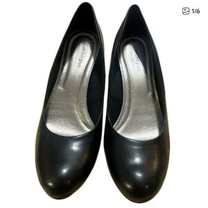 NWT- COMFORT PLUS - Predictions Sleek Black Heels